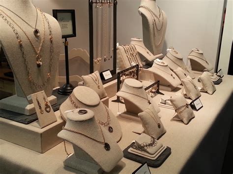 creative jewelry displays for shows.